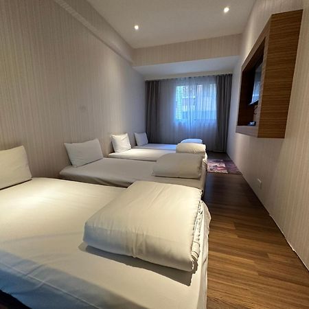 Young Soarlan Hotel - Tainan Zewnętrze zdjęcie