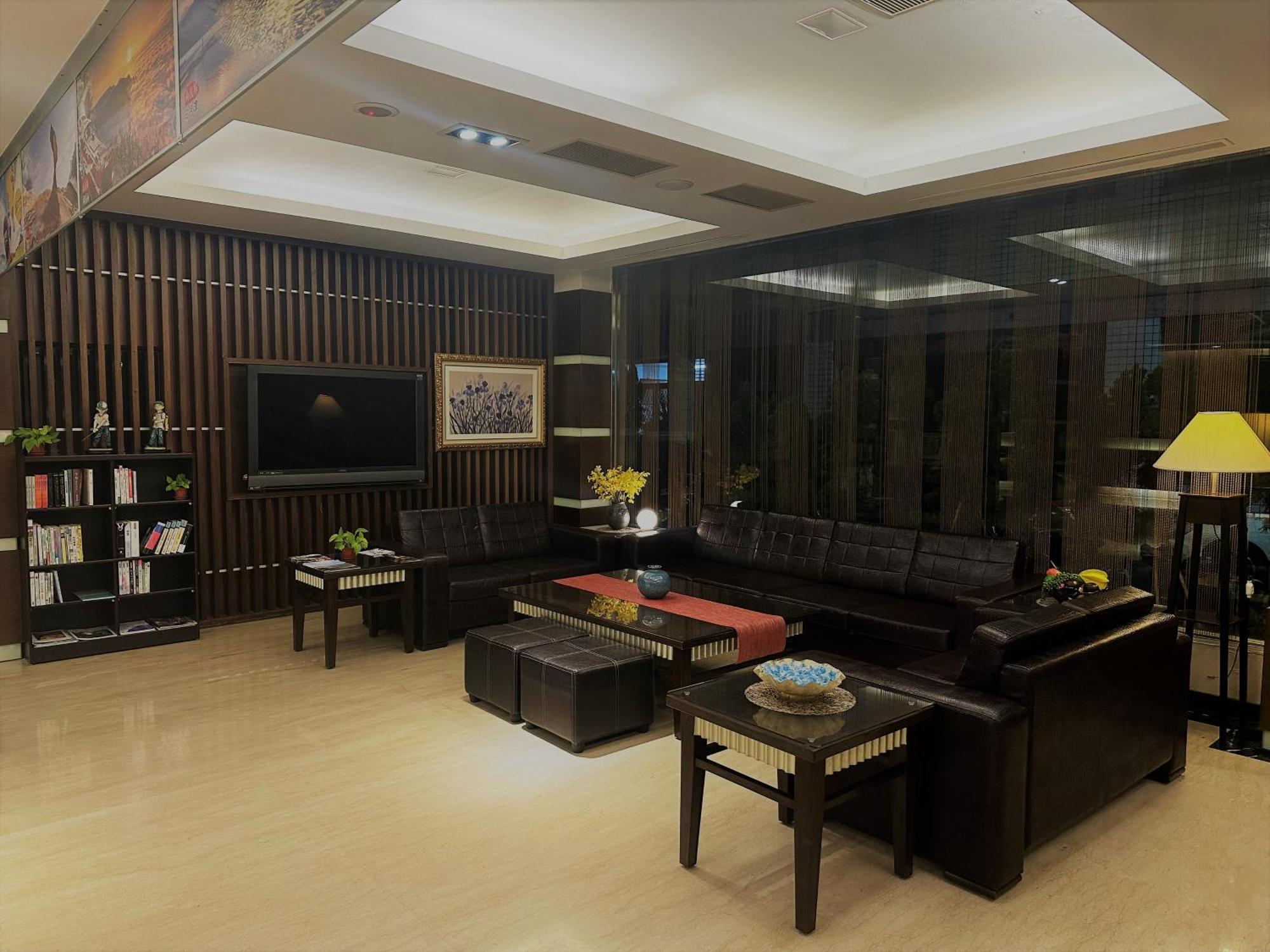 Young Soarlan Hotel - Tainan Zewnętrze zdjęcie