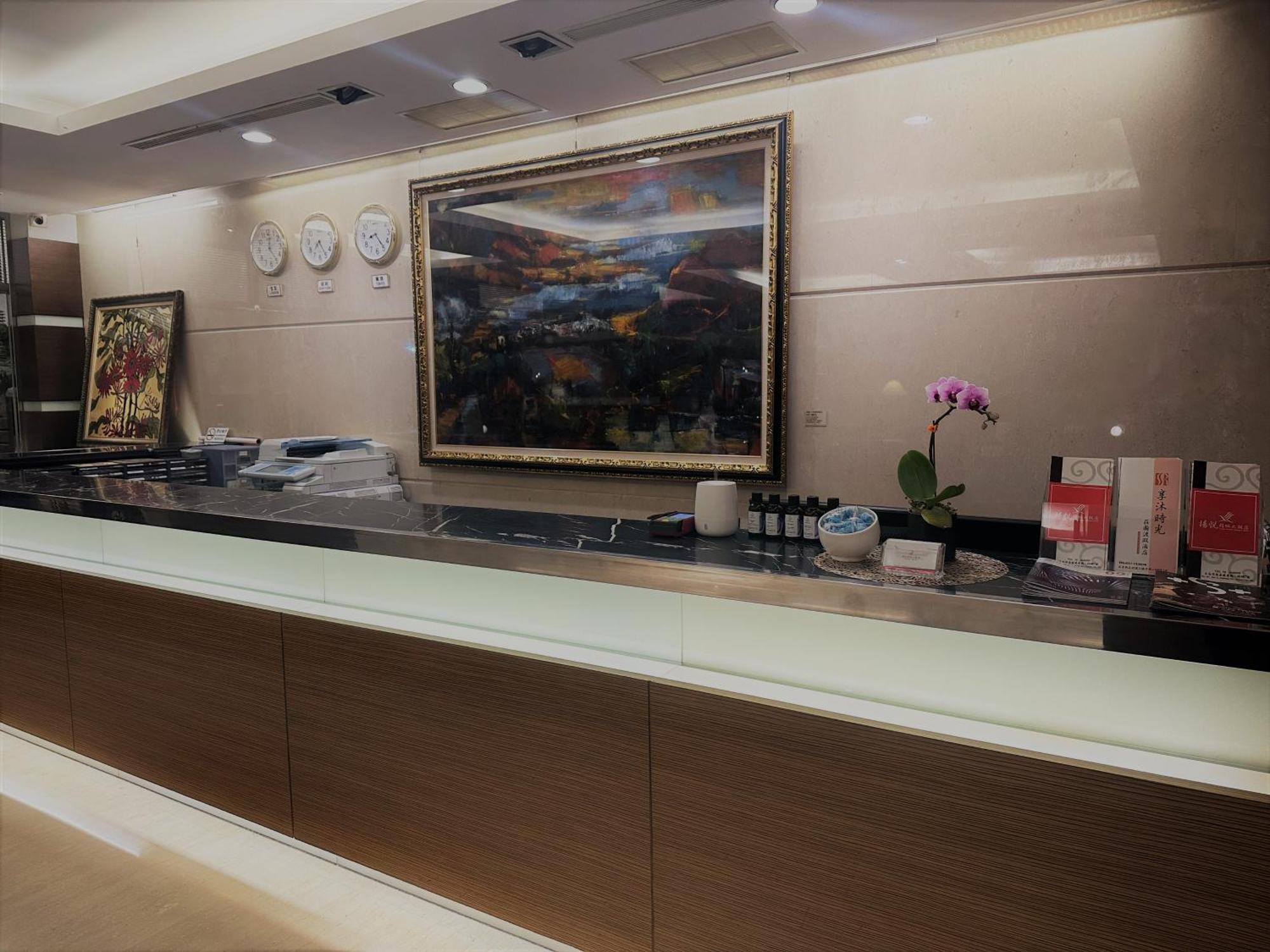 Young Soarlan Hotel - Tainan Zewnętrze zdjęcie