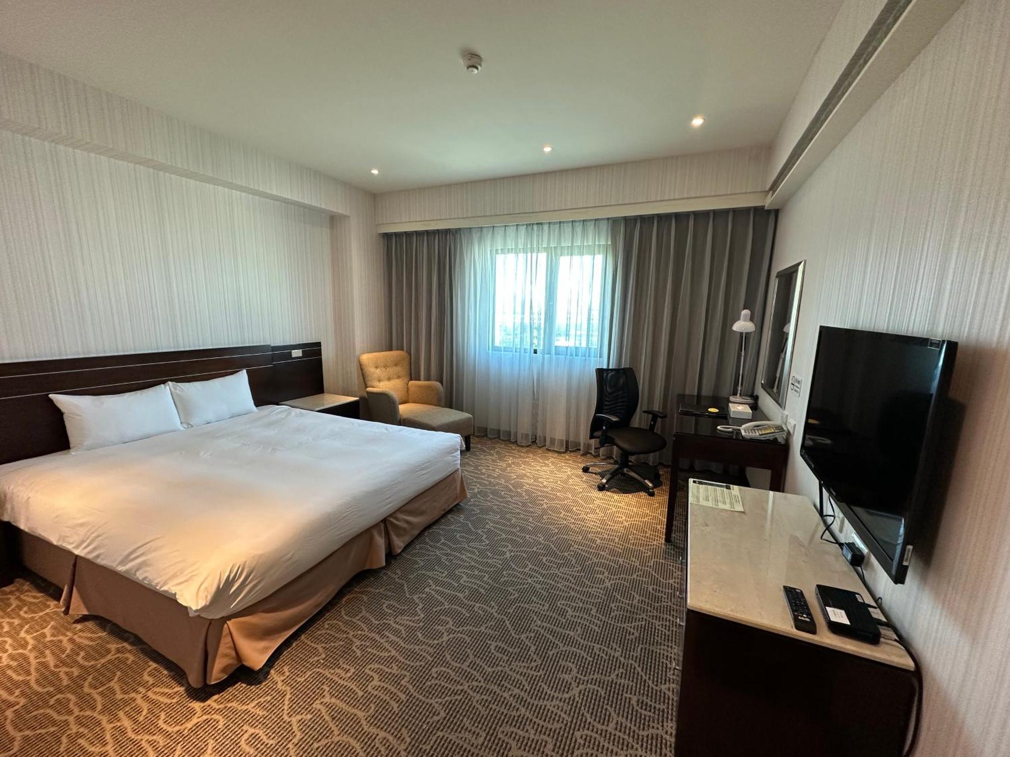 Young Soarlan Hotel - Tainan Zewnętrze zdjęcie