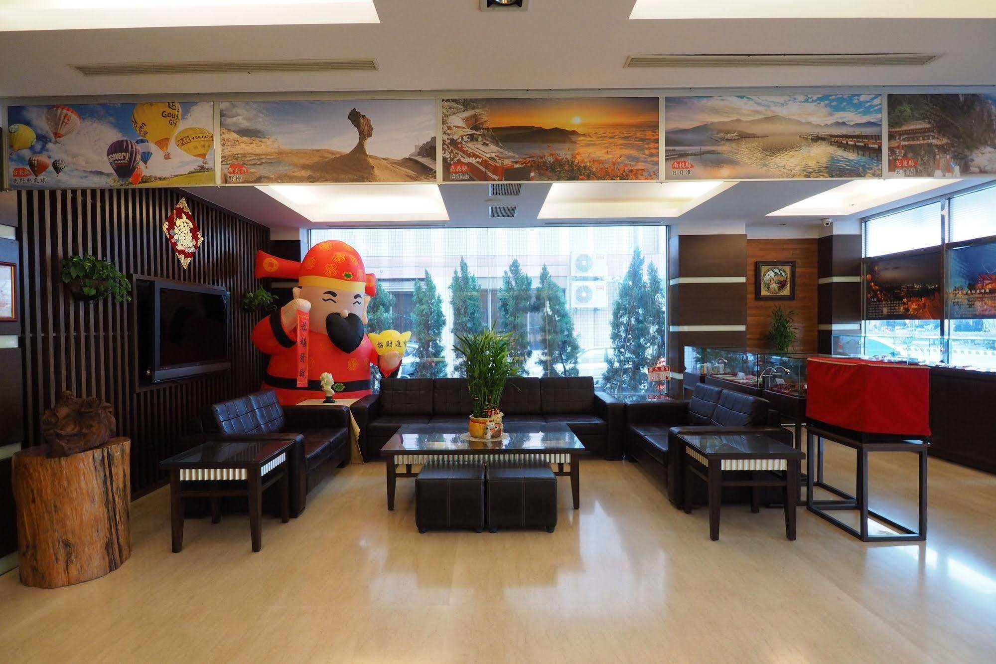 Young Soarlan Hotel - Tainan Zewnętrze zdjęcie