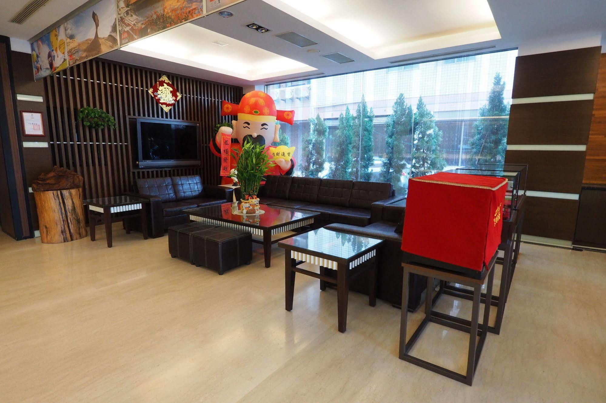 Young Soarlan Hotel - Tainan Zewnętrze zdjęcie