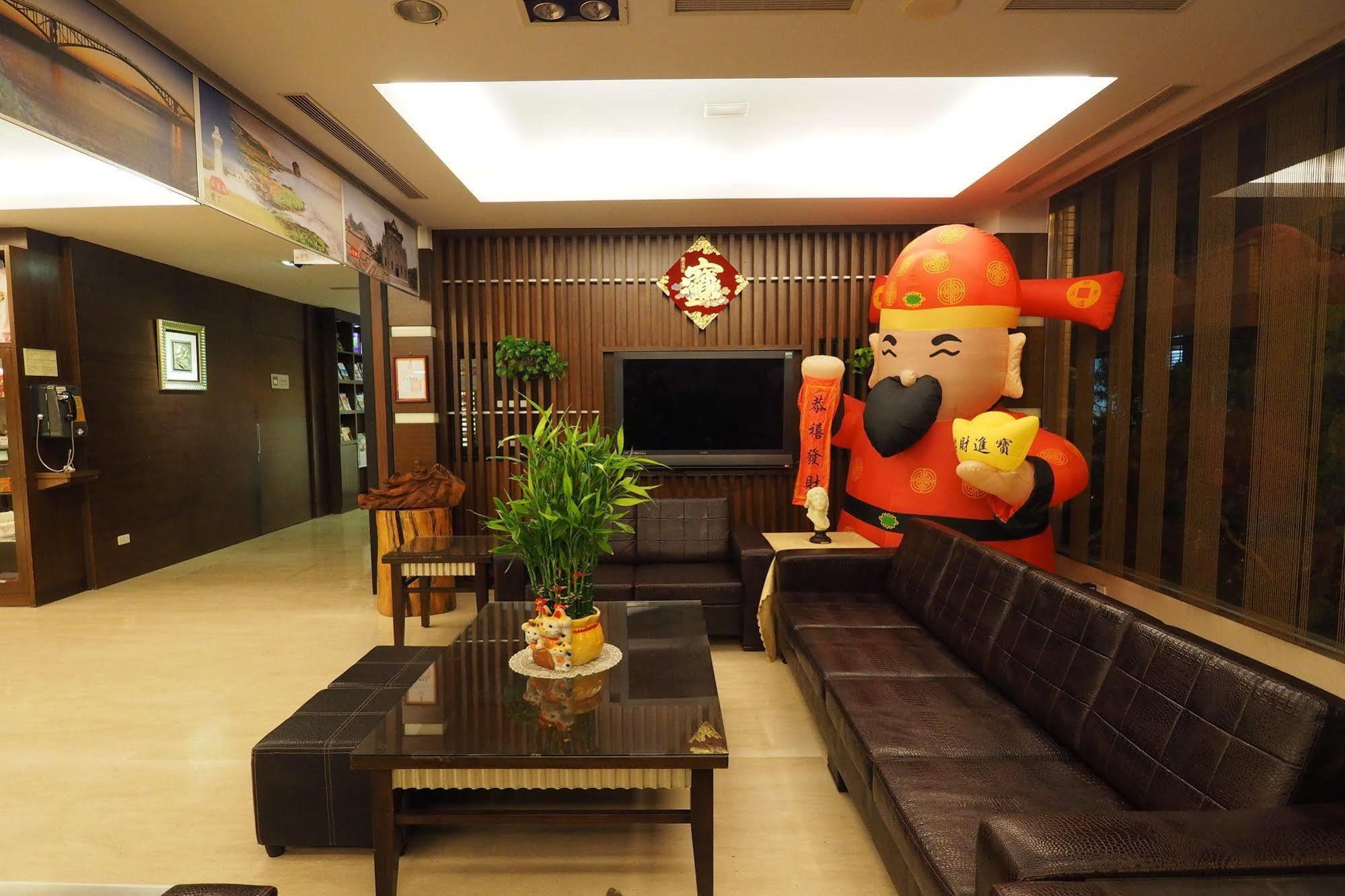 Young Soarlan Hotel - Tainan Zewnętrze zdjęcie