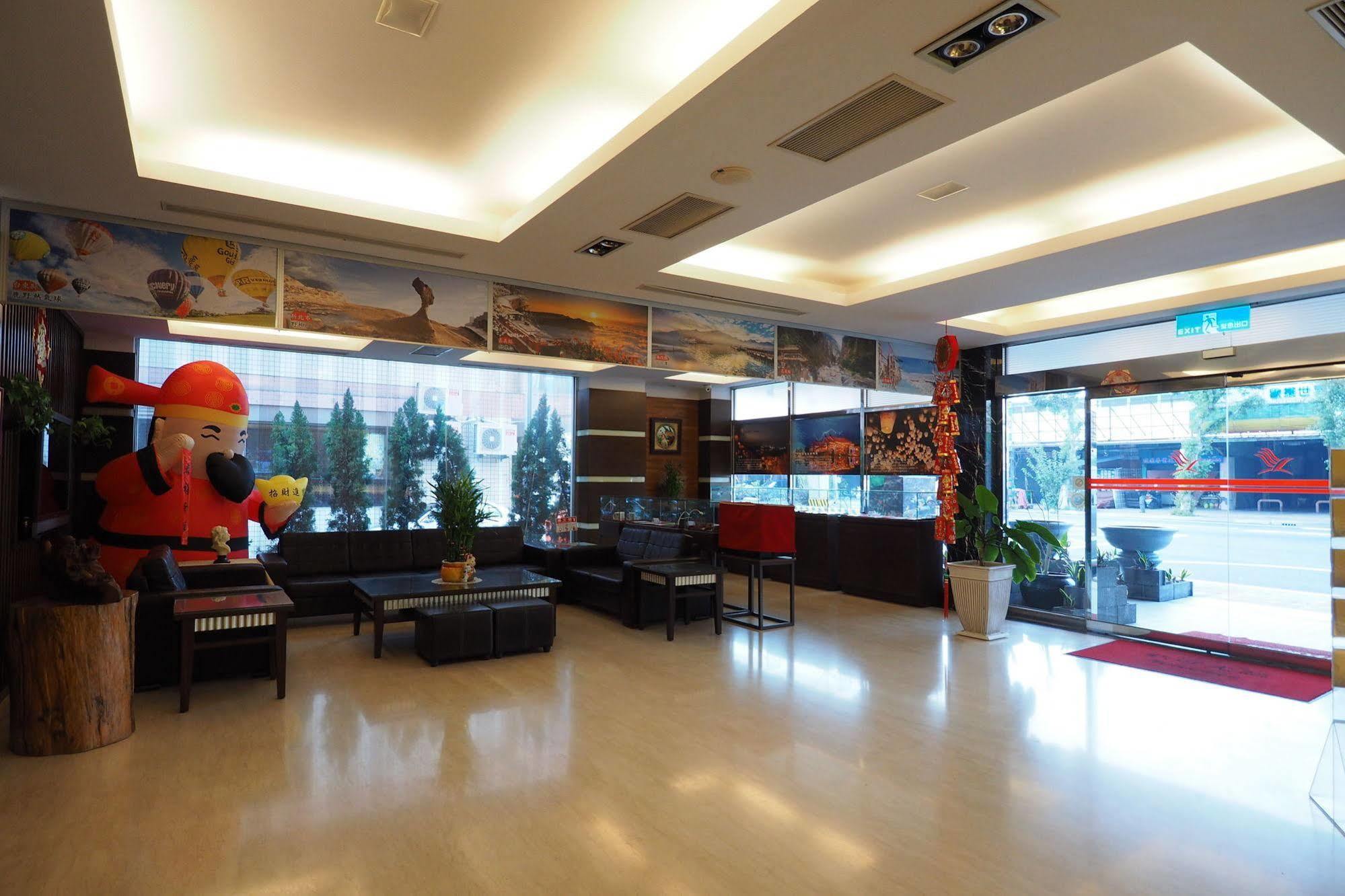 Young Soarlan Hotel - Tainan Zewnętrze zdjęcie