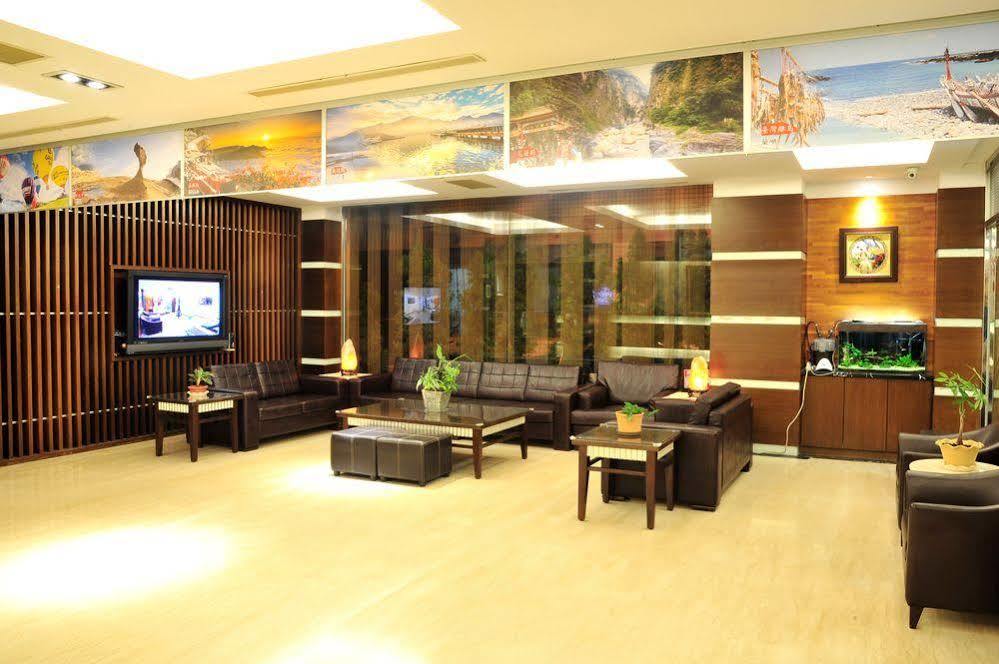 Young Soarlan Hotel - Tainan Zewnętrze zdjęcie